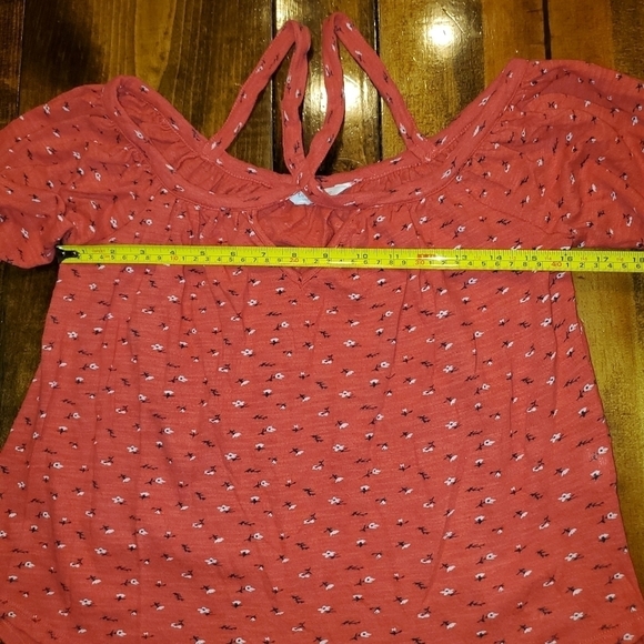 𝅺Red Lucky Brand top with tiny white flowers Small - Picture 6 of 11